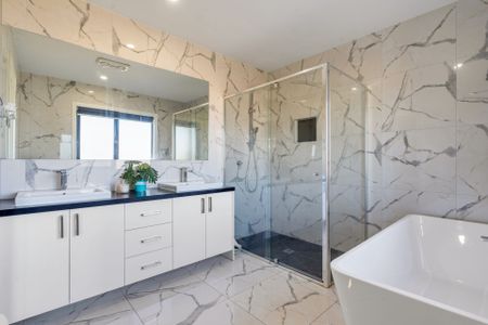 Luxurious Family Home! - Photo 5