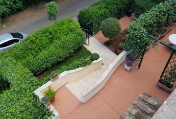 Appia Antica: Luxurious, fully furnished Villa with 5 Bedrooms, 5 baths, large private garden and swimming pool. Beautiful home is lush green setting close to the center. # 651