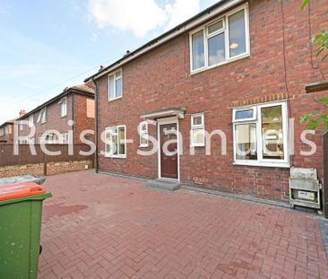 4 bedroom end of terrace house to rent - Photo 4