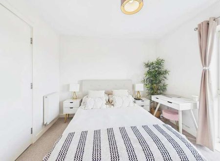 Arla Place, Ruislip, HA4 - Photo 2