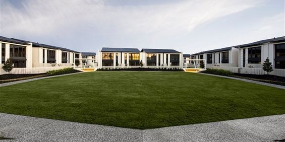 3 Bedroom 2 Bathroom Townhouse Perfect Location Hope Island - Photo 3