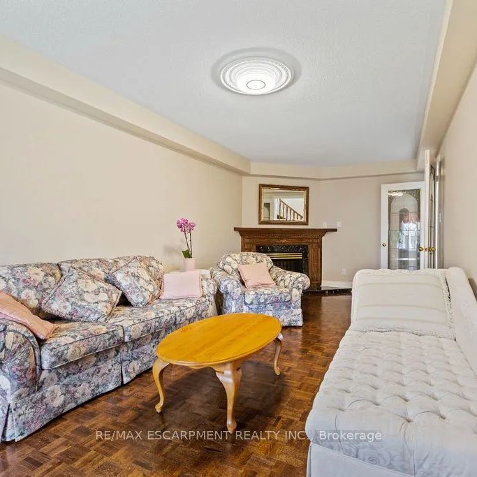 Detached Home For Lease | W9251835 - Photo 1