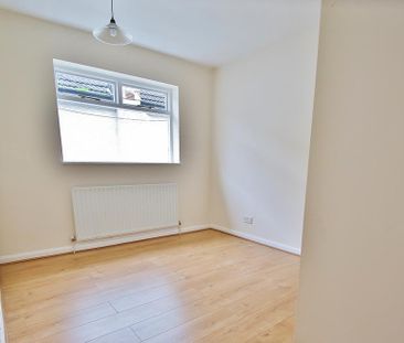 3 bedroom semi-detached bungalow to rent - Photo 3