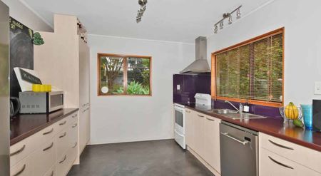 Private 3-bedroom Home - Photo 5