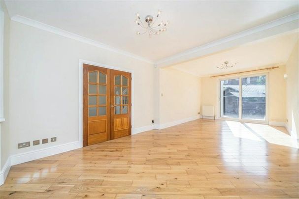 Milborough Crescent, Hither Green, SE12 - Photo 1