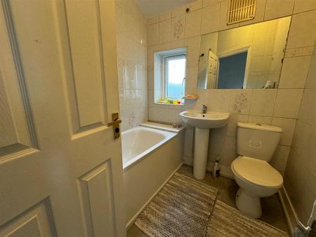 4 bedroom terraced house to rent - Photo 5