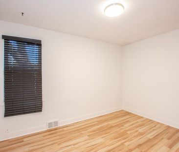 8 West Lynn St, St. Catharines - All Inclusive 2 Bedroom Main Unit - Photo 4