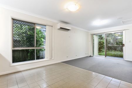 Modern Two Storey Townhouse - Photo 3