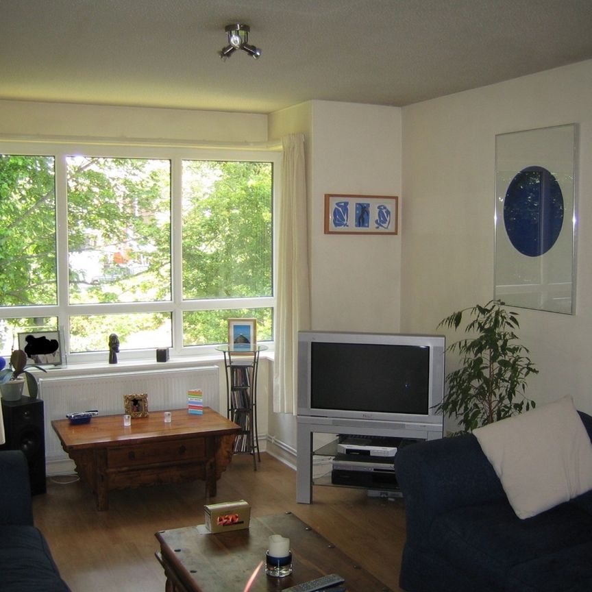 2 Bed Flat, North Drive, BN2 - Photo 1