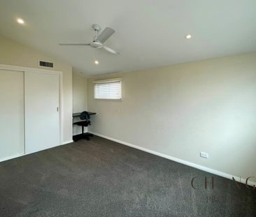 Stunning 4-Bedroom Family Home Just 100m from Davistown Waterfront - Photo 3