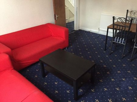 3 bedroom semi-detached house to rent - Photo 2