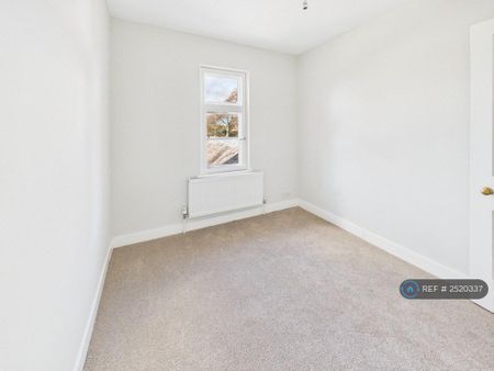 2 bedroom semi-detached house to rent - Photo 3