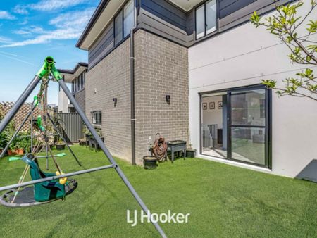 Stunning Family Home - Great Location! - Photo 4