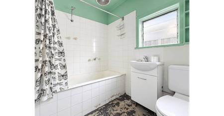 Comfortable Family Living in a Convenient Preston Location - Photo 4