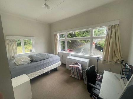 4 bedroom flat in Wellington - Photo 2