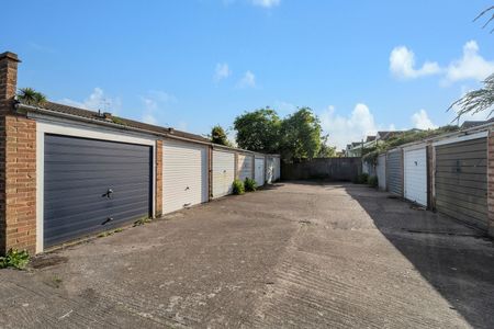 Pevensey Close, Isleworth, TW7 4QS - Photo 5