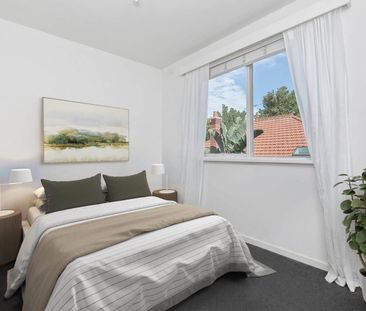 Sunlit Apartment Living in a Quiet, Leafy Elwood Pocket - Photo 3