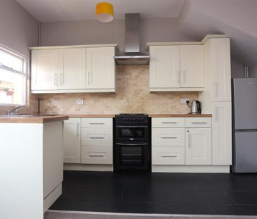 2 bedroom maisonette to rent - Photo 2