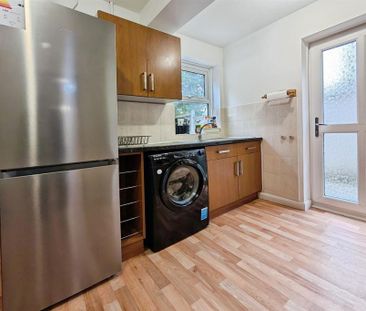 3 bedroom semi-detached house to rent - Photo 6