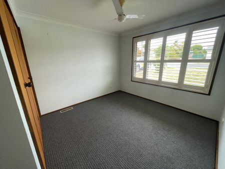 Charming Home - Photo 4