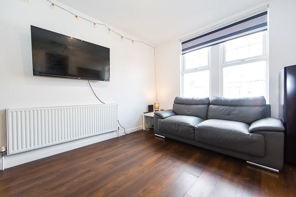 A Headingley Mount, Headingley, Leeds - Photo 1