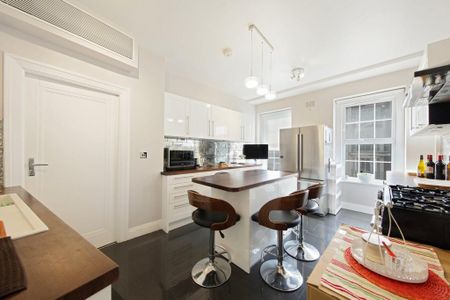 4 bedroom flat to rent - Photo 4