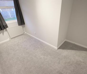 3 Bedroom House - Mid Terrace To Let - Photo 6