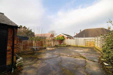 4-Bed Semi-Detached House to Let on Blackpool Road, Preston - Photo 2