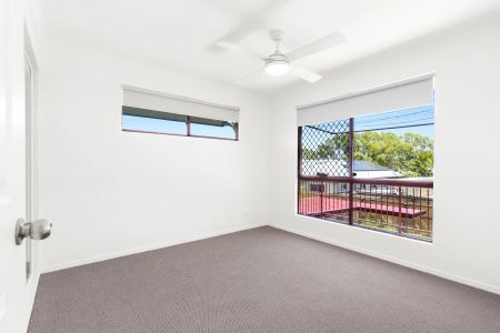 Freshly Renovated Unit in the Heart of Marcoola! - Photo 4