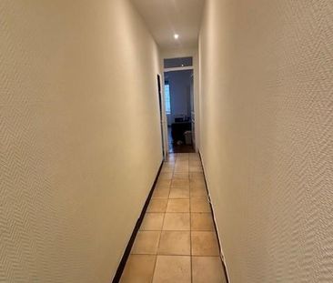 Location Appartement 2 pièces 40m² LYON 7ème - Photo 2
