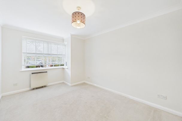 2 bedroom in Church Road West, Farnborough - Photo 1