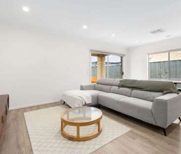 Entertaining, Spacious & Bright! - Photo 3