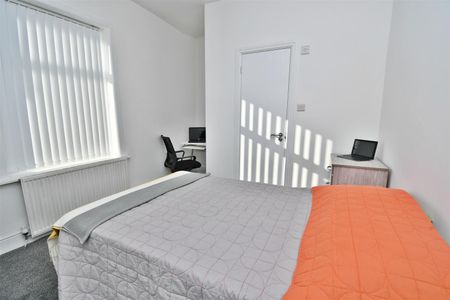 1 bed house share to rent in Hart Street, Burnley, BB11 - Photo 2