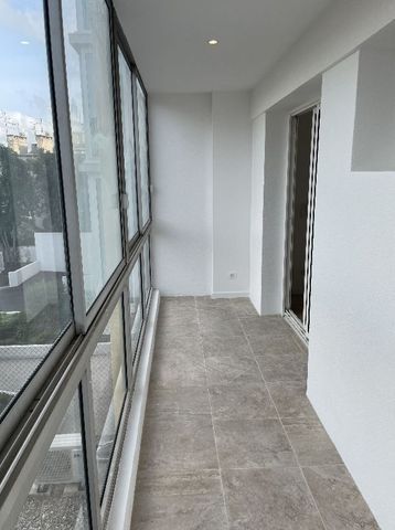 Appartement 4 pièces 112m2 MARSEILLE 6EME 1 630 euros - Photo 3