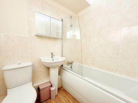 Flat to rent on - Photo 5
