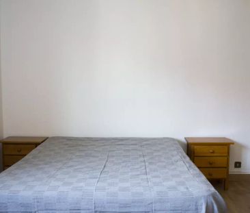 Large room in 7-bedroom apartment in Valverde, Madrid - Foto 5