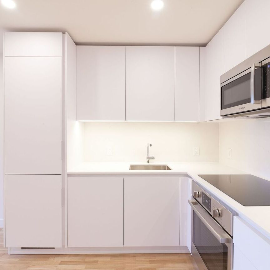 4505 Dupuis Avenue, Montréal, QC - Photo 1