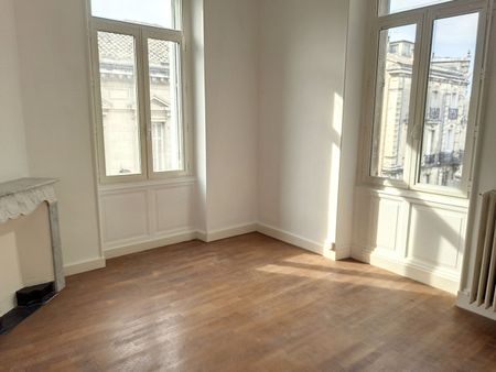 A LOUER AVIGNON (84000) INTRAMUROS : APPARTEMENT non meublé 4 pièces avec balcon en dernier étage !, - Photo 2