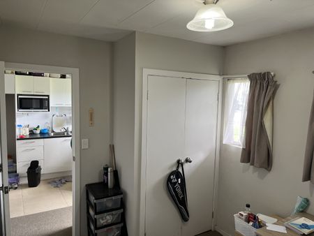 Unit 4, 68 Ferndale Road, Mount Wellington, Auckland - Photo 2