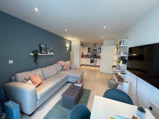 1 Bed Flat, Alaska Apartments, E16 - Photo 1