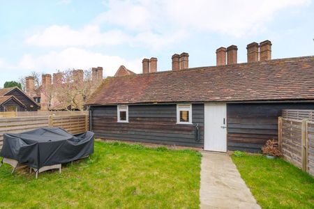 Wyatts Close, Godalming - 1 bedroomProperty for lettings - Seymours - Photo 2