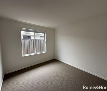 Spacious 4-Bedroom Family Home in Munno Para Downs - Photo 2