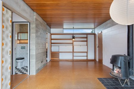 One Bedroom Heritage Apartment City West (Downstairs) with garage - Photo 5