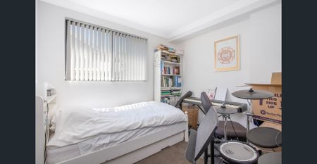 Lovely Modern Unit in Convenient Location - Photo 3