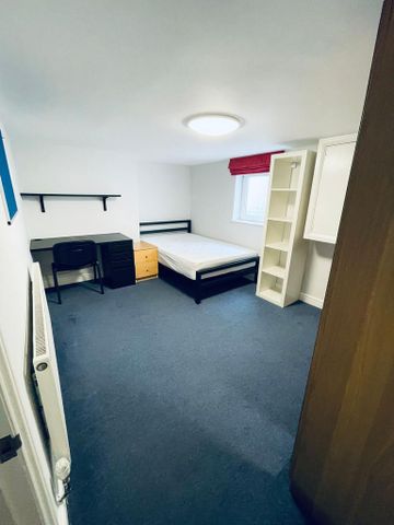 6 bedroom house to rent - Photo 3