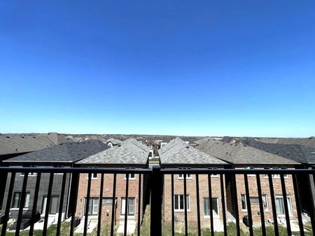 For Lease - 82 Ness Drive, Richmond Hill, Ontario - Photo 2