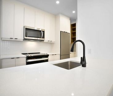 #25, 2 Bed, 1 Bathroom - 2112 Claremont, Westmount - Photo 2