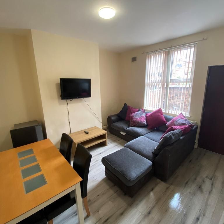 5 bedroom terraced house to rent - Photo 1