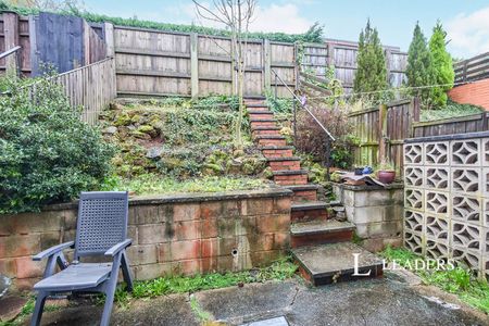 3 bedroom house to rent Southdale Road, Carlton, Nottingham, NG4 - Photo 2