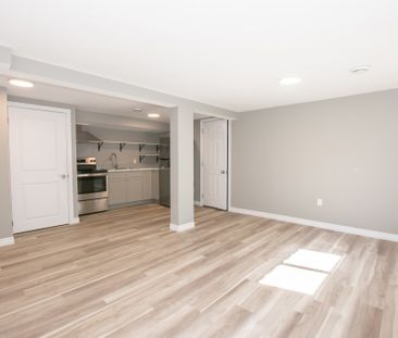 Bright & Spacious Lower Unit for Rent in St Catharines! - Photo 5